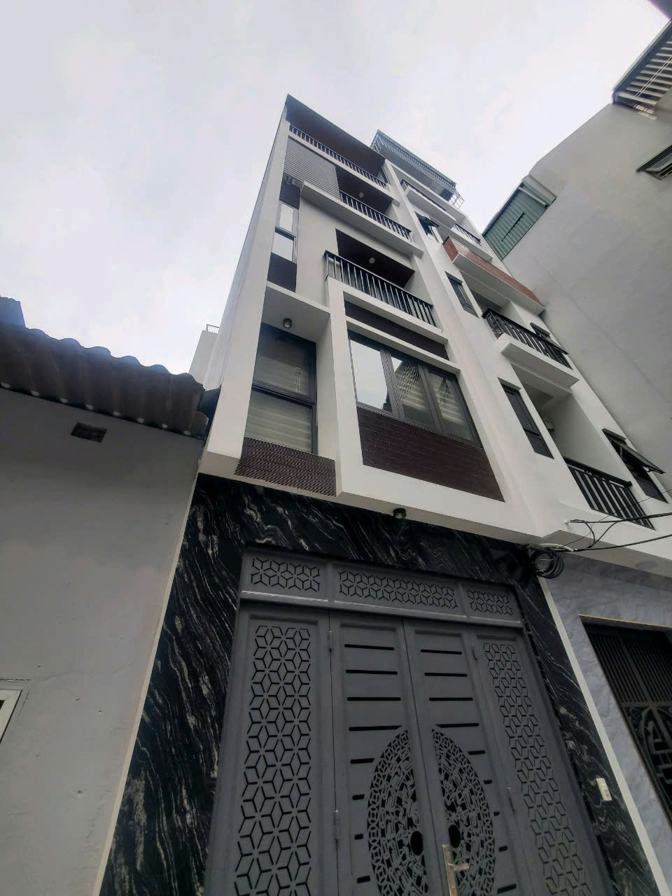 Bán nhà Bồ Đề,Long Biên 5 tầng,55m oto đỗ cổng nhỉnh 12 tỷ - Ảnh chính